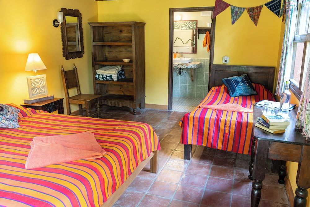 La Iguana Perdida - Hostel Deluxe Triple Room, Multiple Beds, Patio 5