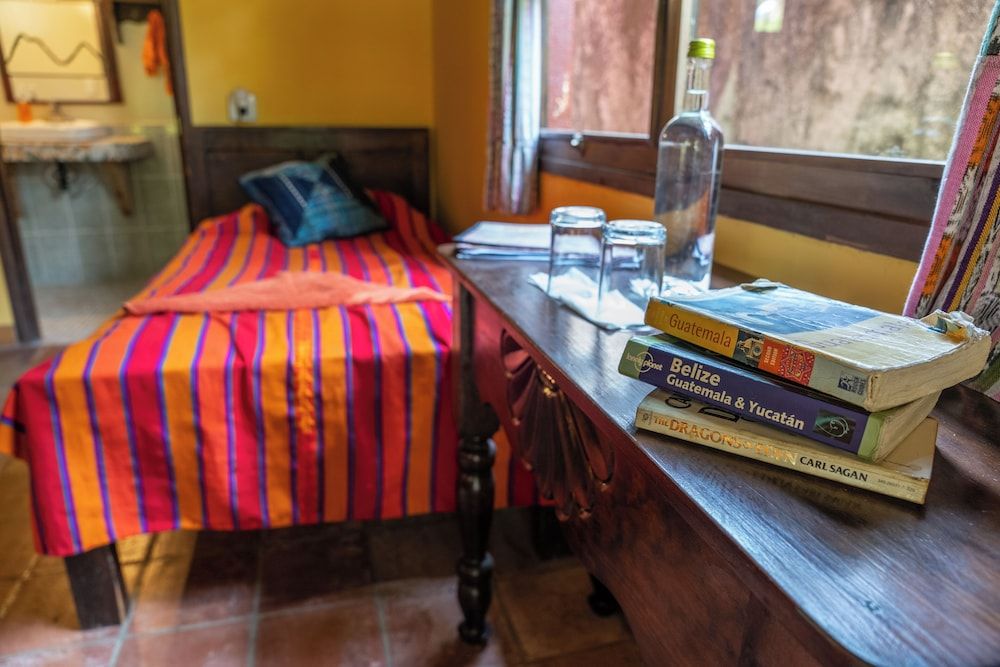 La Iguana Perdida - Hostel Deluxe Triple Room, Multiple Beds, Patio 7