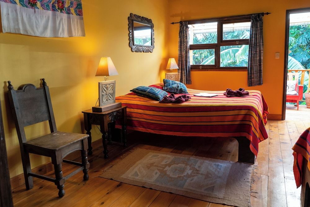 La Iguana Perdida - Hostel Deluxe Triple Room, Multiple Beds, Patio 3