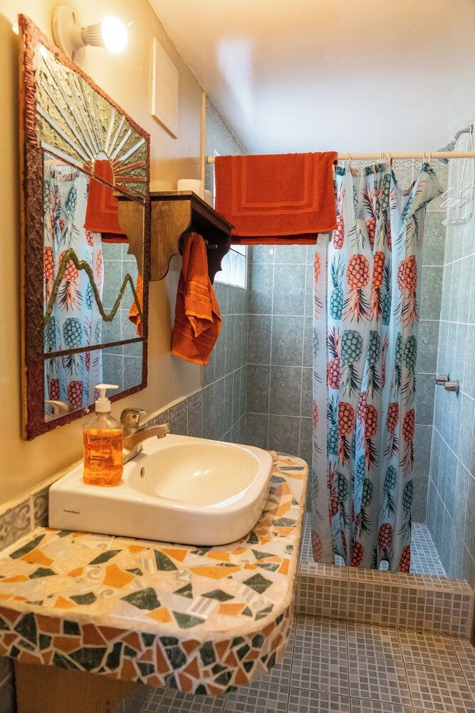 La Iguana Perdida - Hostel Deluxe Triple Room, Multiple Beds, Patio 12