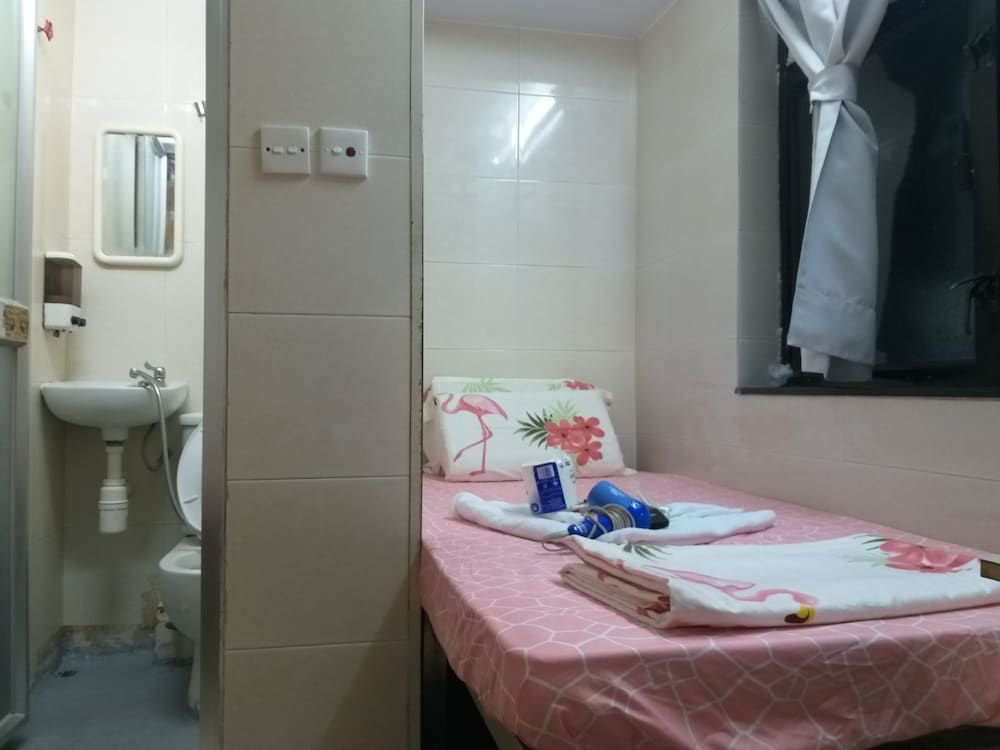 New Yan Yan Guest House Deluxe Double Room 3