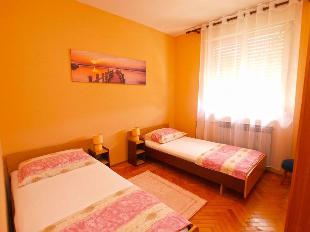 Apartment, 2 Bedrooms (1124/13338)