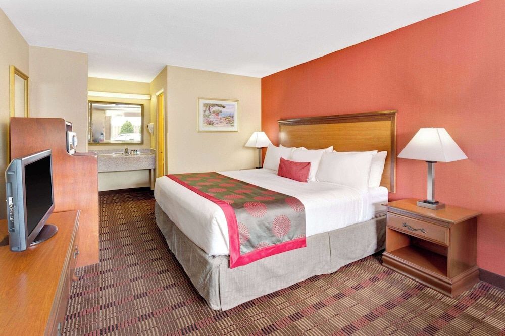 Standard Room, 1 King Bed