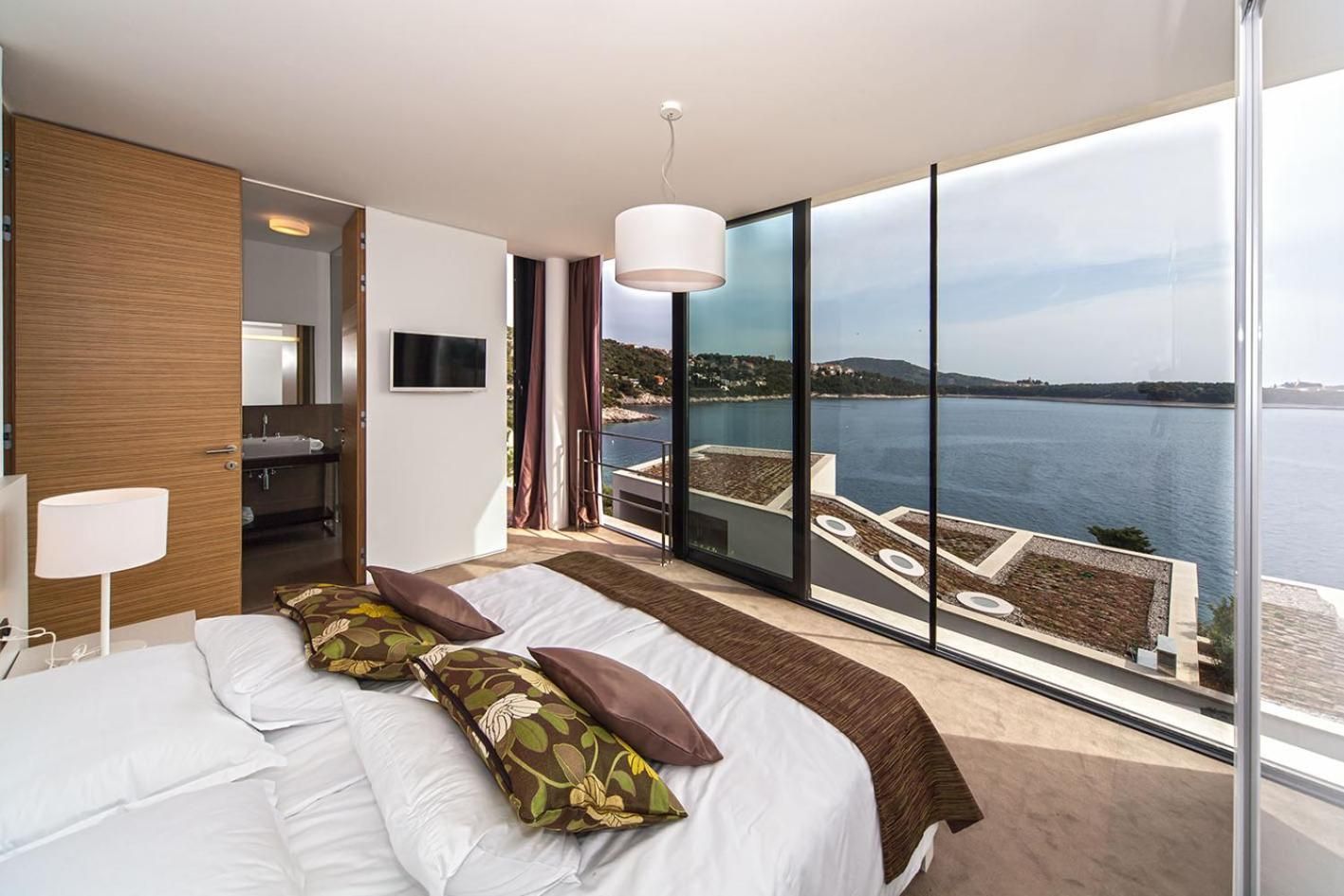 Three-Bedroom Villa with Indoor Pool