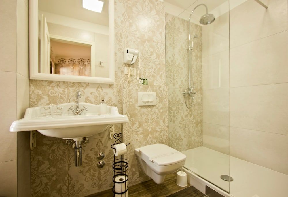 Plaza Marchi Old Town - MAG Quaint & Elegant Boutique Hotels Superior room - Queen Bed 26