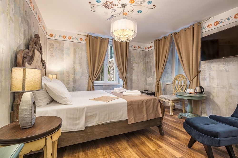 undefined Plaza Marchi Old Town - MAG Quaint & Elegant Boutique Hotels 3