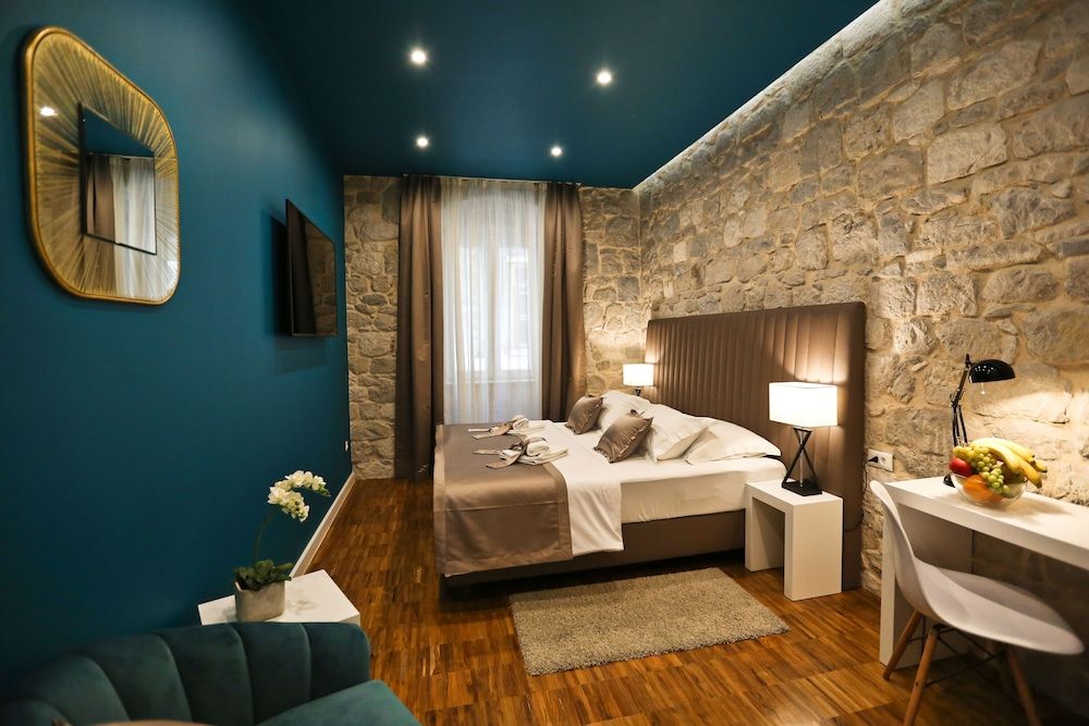 Riva Luxury Rooms Deluxe Double or Twin Room 5