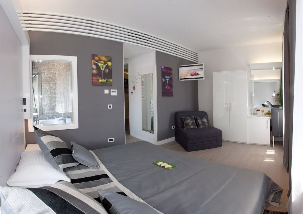 Authentic Luxury Rooms
