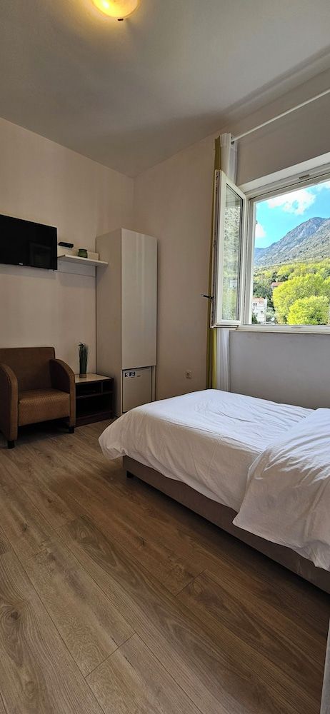 Villa Konalic Standard Single Room, Private Bathroom, Garden View 4