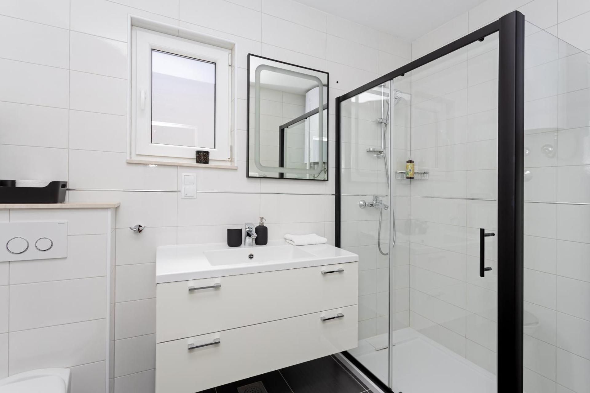 Comfort One-Bedroom Apartment with Terrace and Sea View