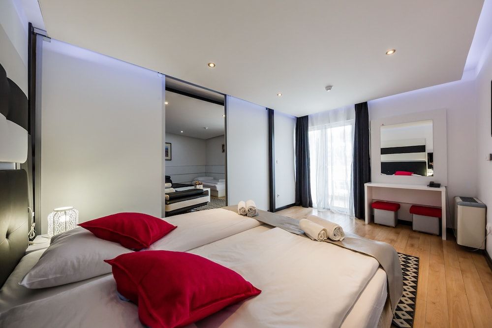 Hotel Sveti Kriz Family Apartment, 1 Bedroom, Balcony 7