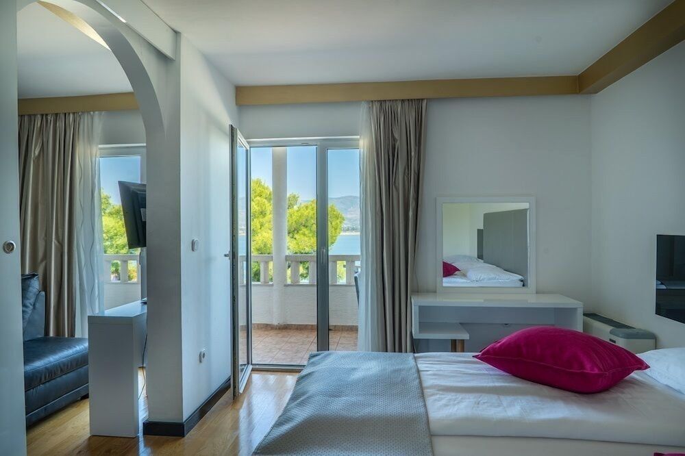 Hotel Sveti Kriz Family Apartment, 1 Bedroom, Balcony 6