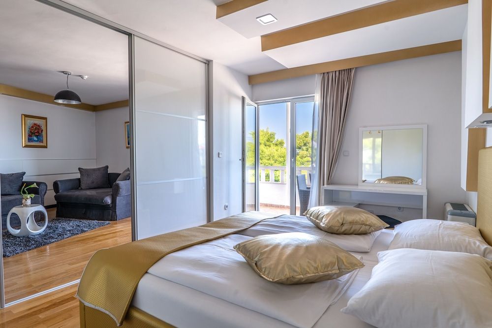 Hotel Sveti Kriz Family Apartment, 1 Bedroom, Balcony 5