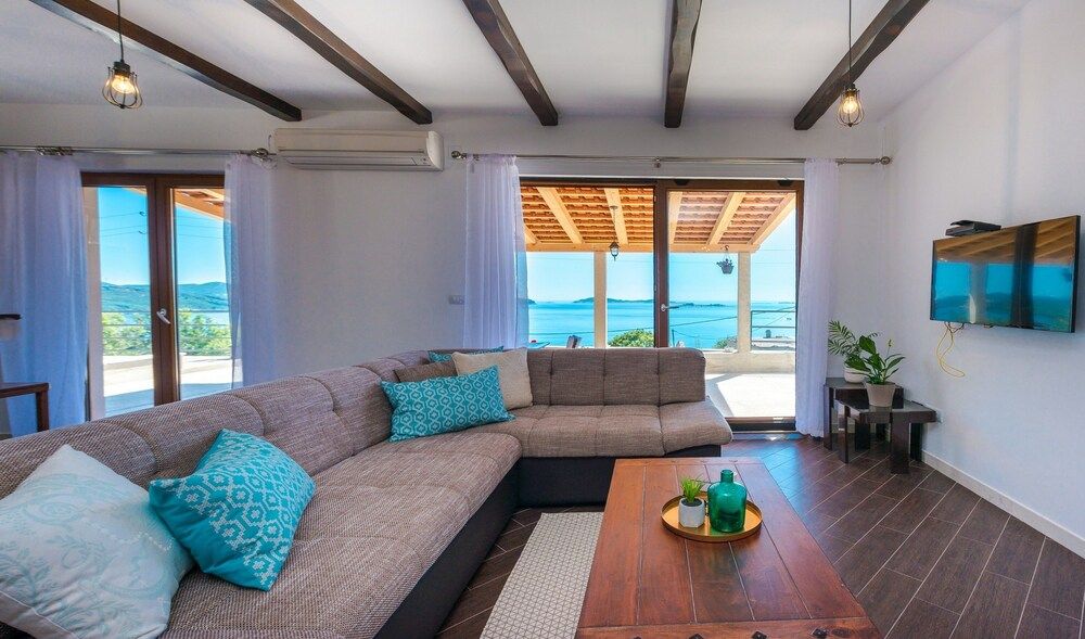 Deluxe Condo, 4 Bedrooms, Terrace, Sea View