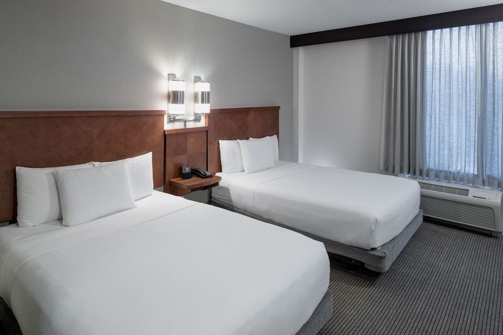 Room, 2 Queen Beds, Accessible (Roll-in Shower, Sofabed)