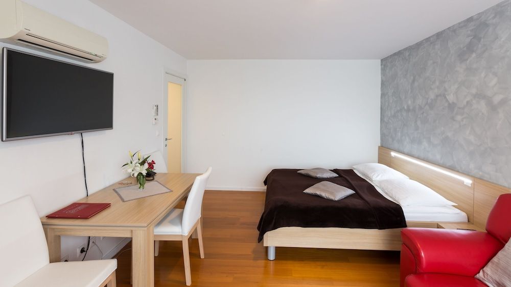 Dream Hotel Apartment, Kitchenette 4