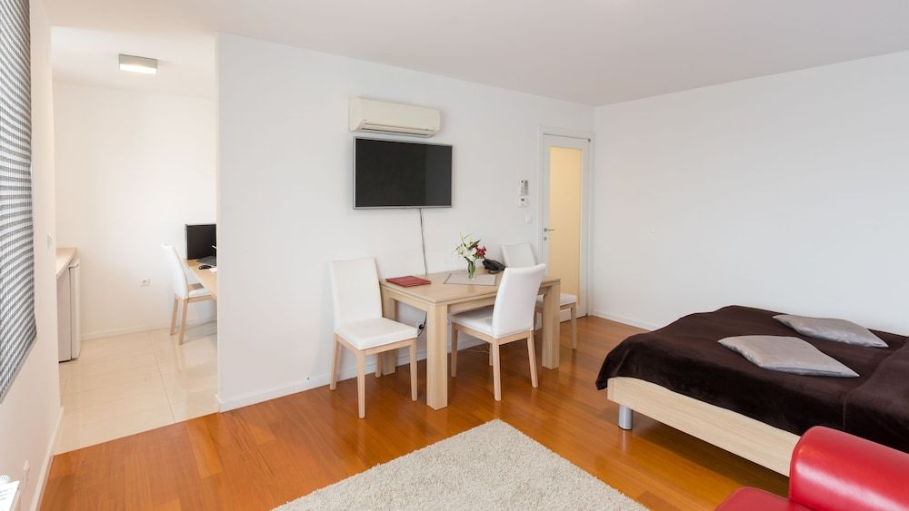 Dream Hotel Apartment, Kitchenette 3