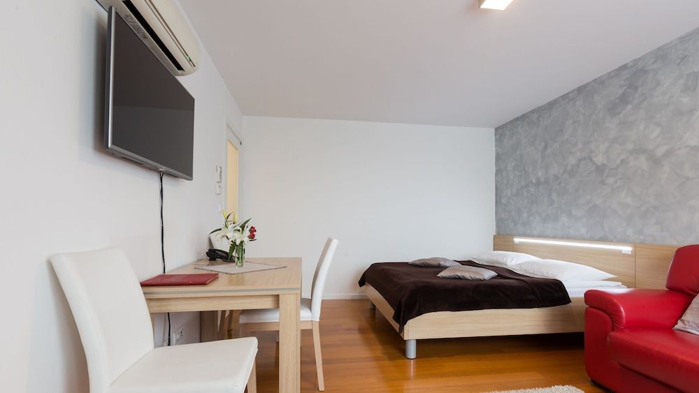 Dream Hotel Apartment, Kitchenette 2