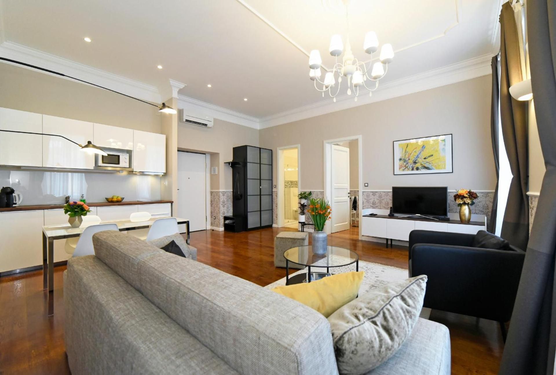 DELUXE APARTMENT