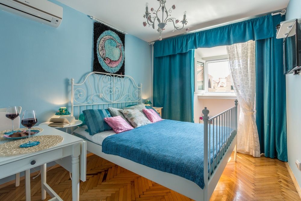 undefined MAIN CENTRAL SQUARE guest house 2