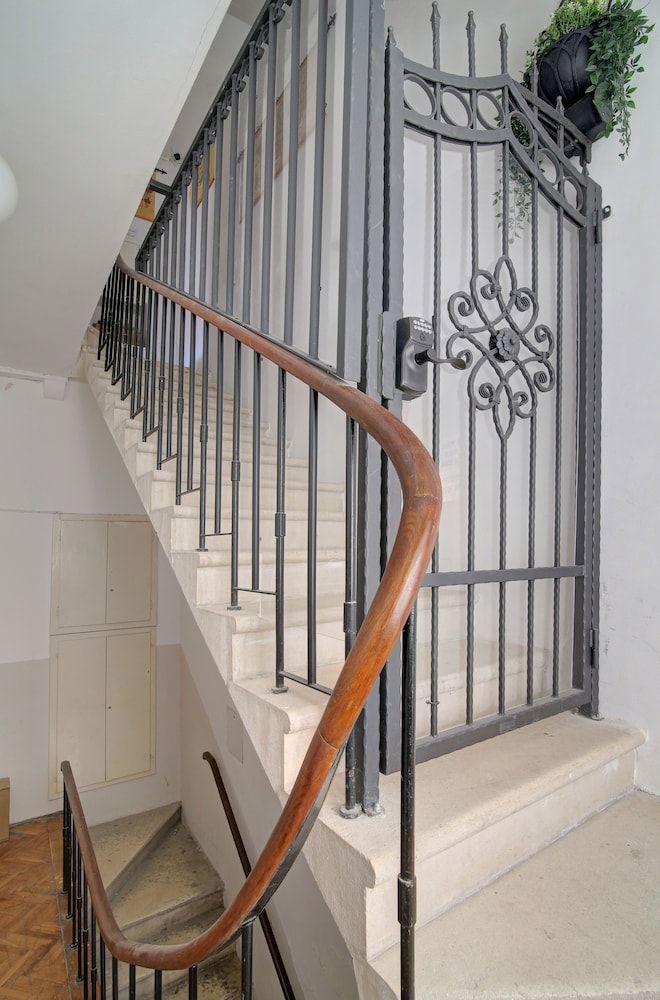 Handrails in stairways