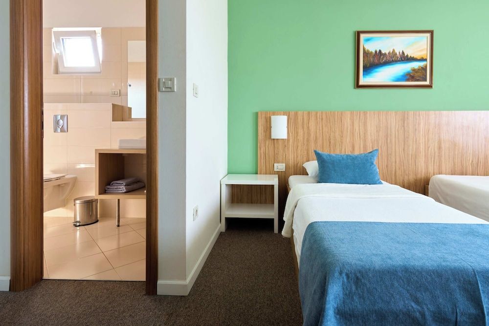 Hotel Phoenix Comfort Single Room, 1 Twin Bed, Non Smoking, Housekeeping 4