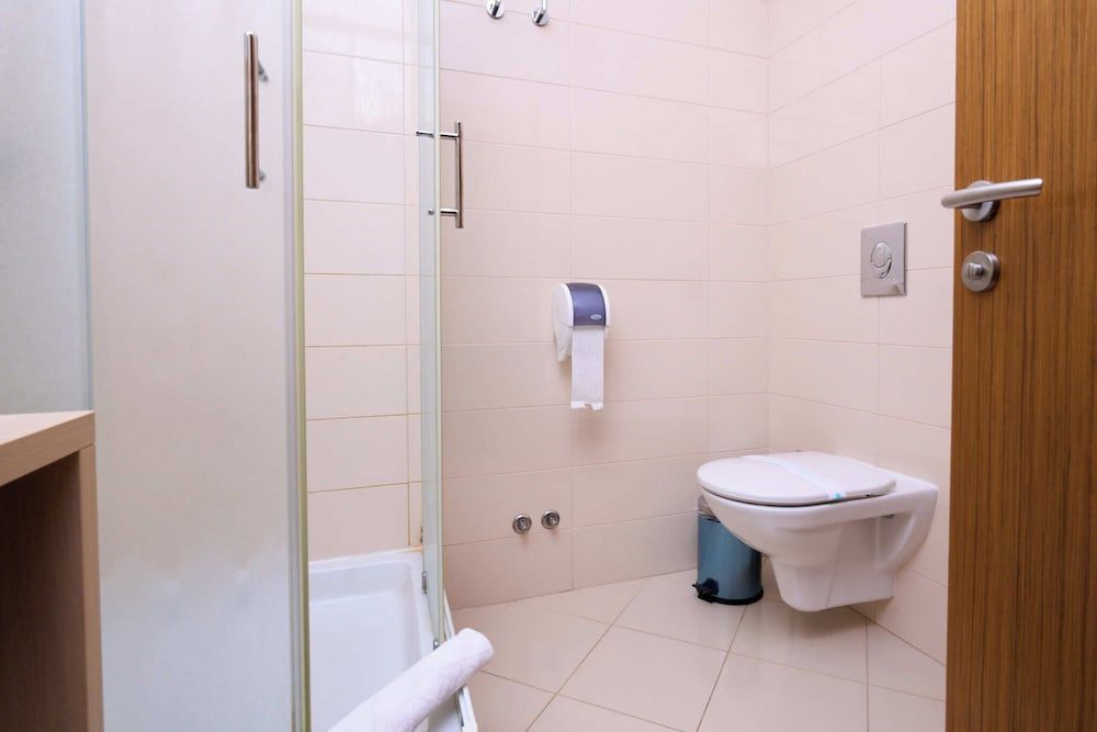 Hotel Phoenix Comfort Suite, 2 Bedrooms, Courtyard Area 6