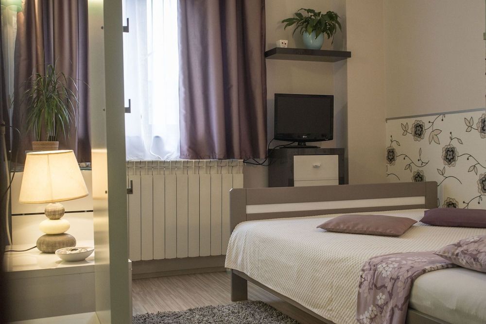 undefined Rooms Madison 4