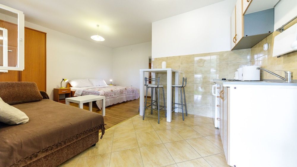 Guesthouse Anica Studio, Patio 5