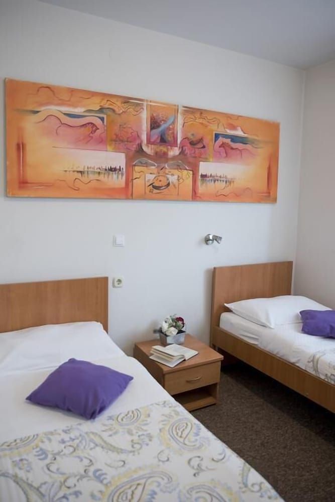 Hotel Fala Economy Twin Room 2