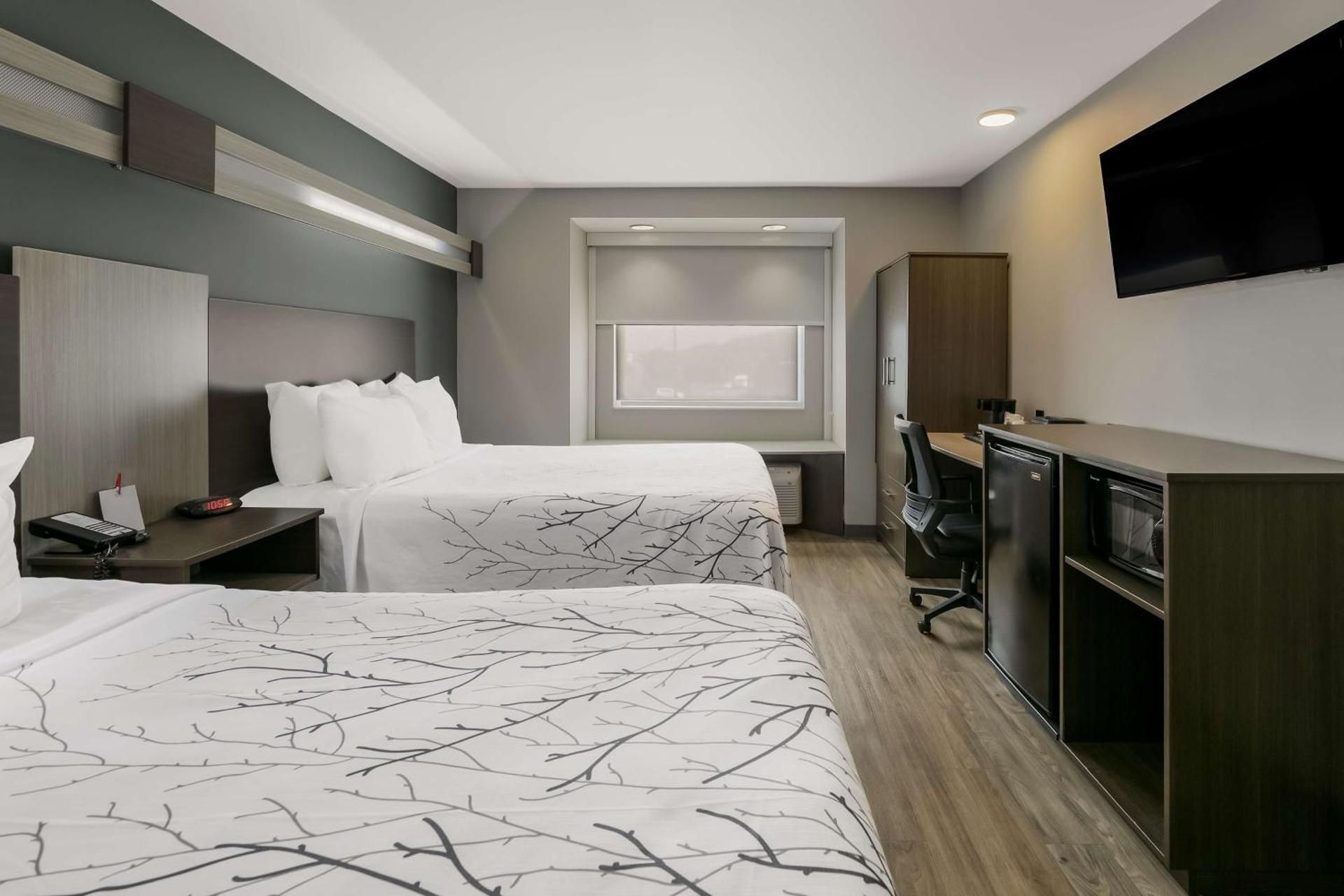2 queen beds, nonsmoking