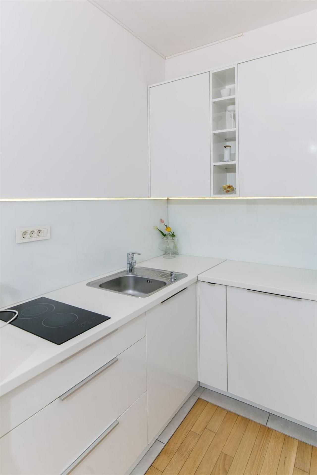 One-Bedroom Apartment - Non-Smoking