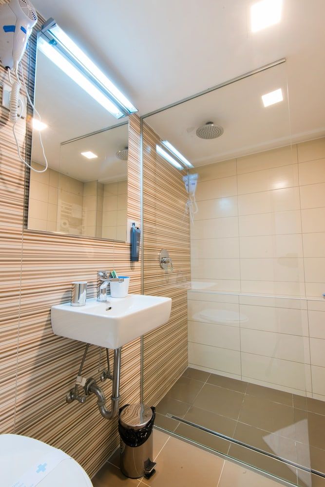 Tia Apartments and Rooms Comfort Twin Room 4