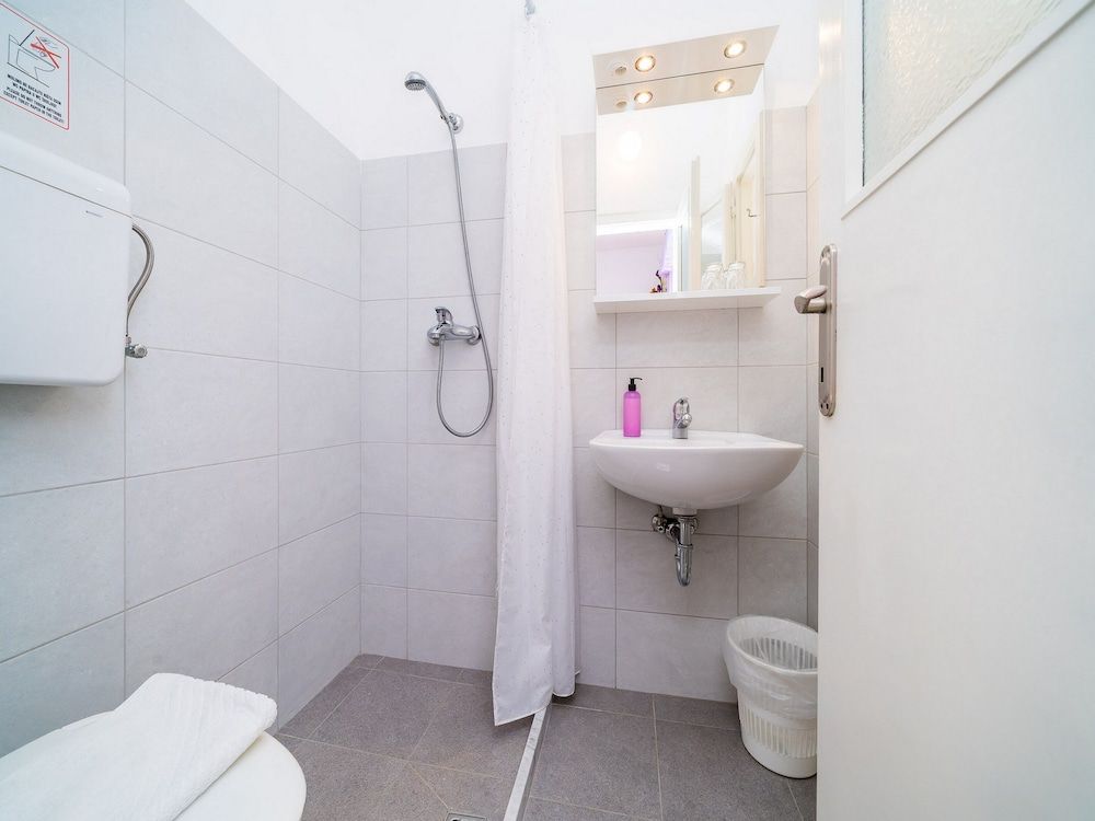 Guest House Villa Nina Superior Double or Twin Room, Balcony, Partial Sea View 4