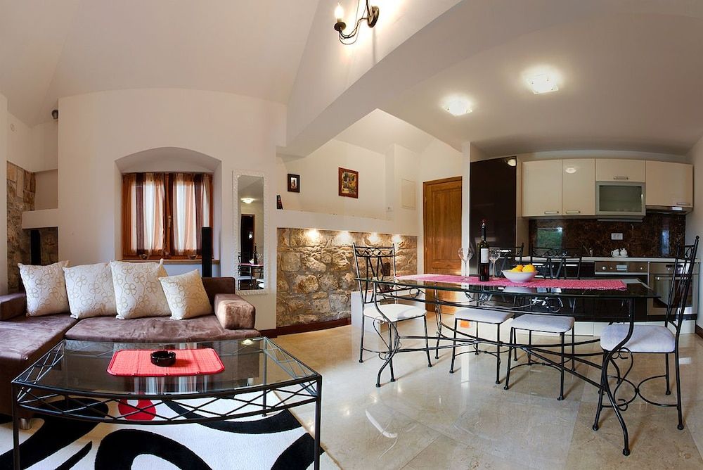 undefined Dalmatian Apartments