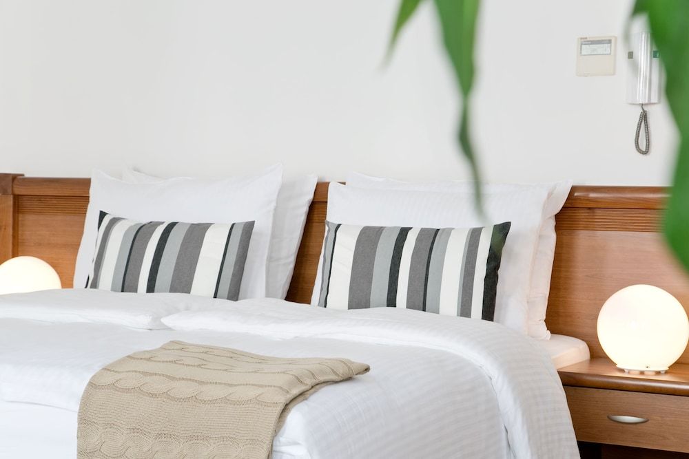 Angel Main Square Triple Room 6