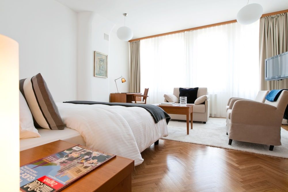 Angel Main Square Triple Room 3