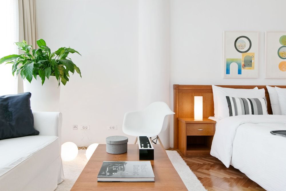 Angel Main Square Triple Room 2