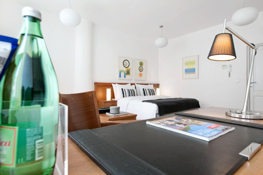 Angel Main Square Triple Room 7