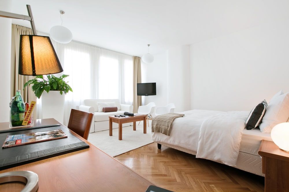 Angel Main Square Triple Room 5