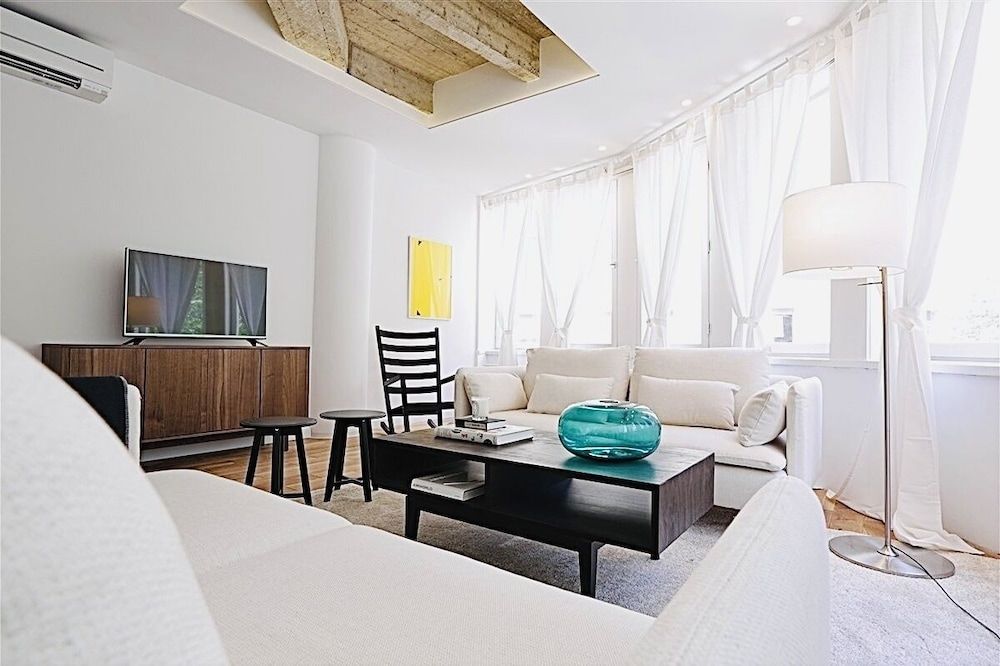 Angel Main Square Triple Room 11