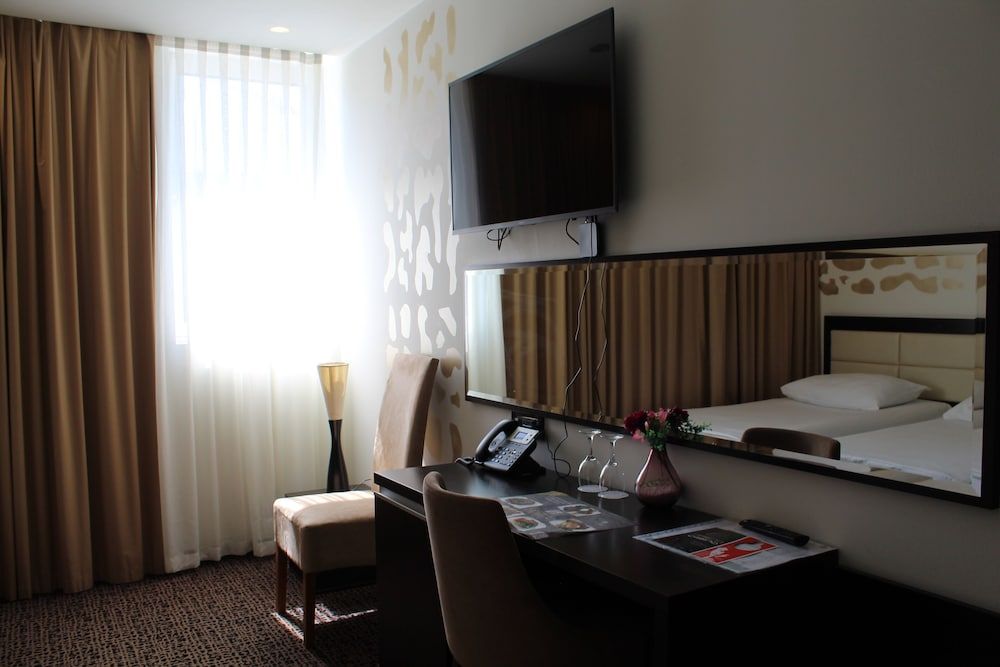Hotel Diplomat Standard Triple Room 4