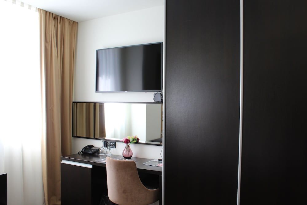 Hotel Diplomat Standard Double or Twin Room 4