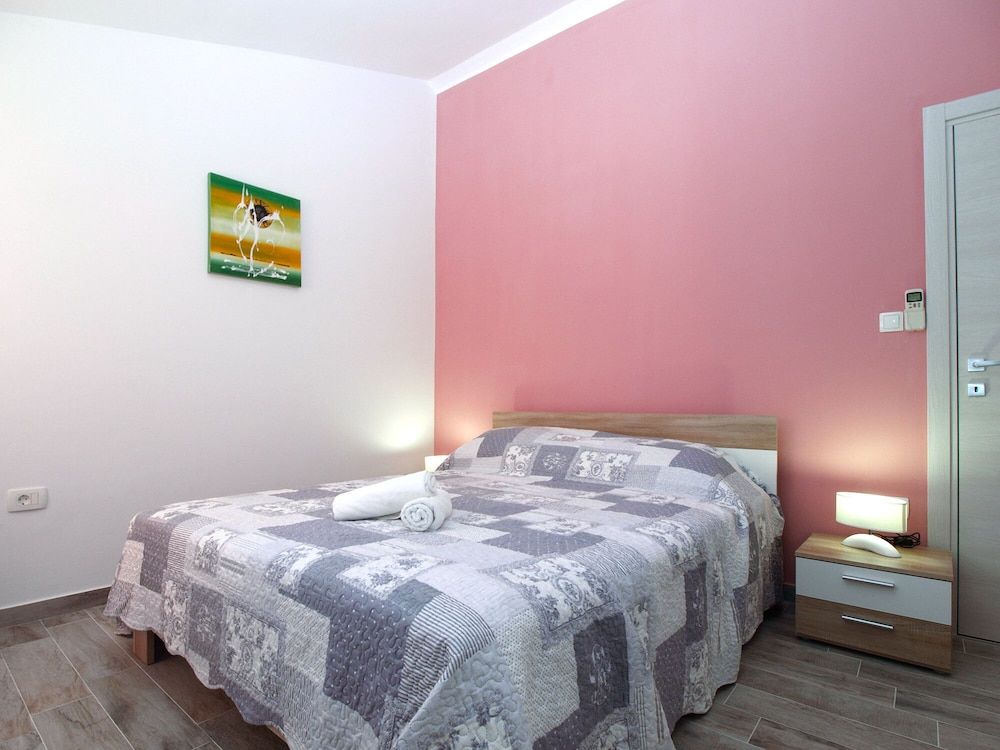 Apartment, 2 Bedrooms (898/2092)