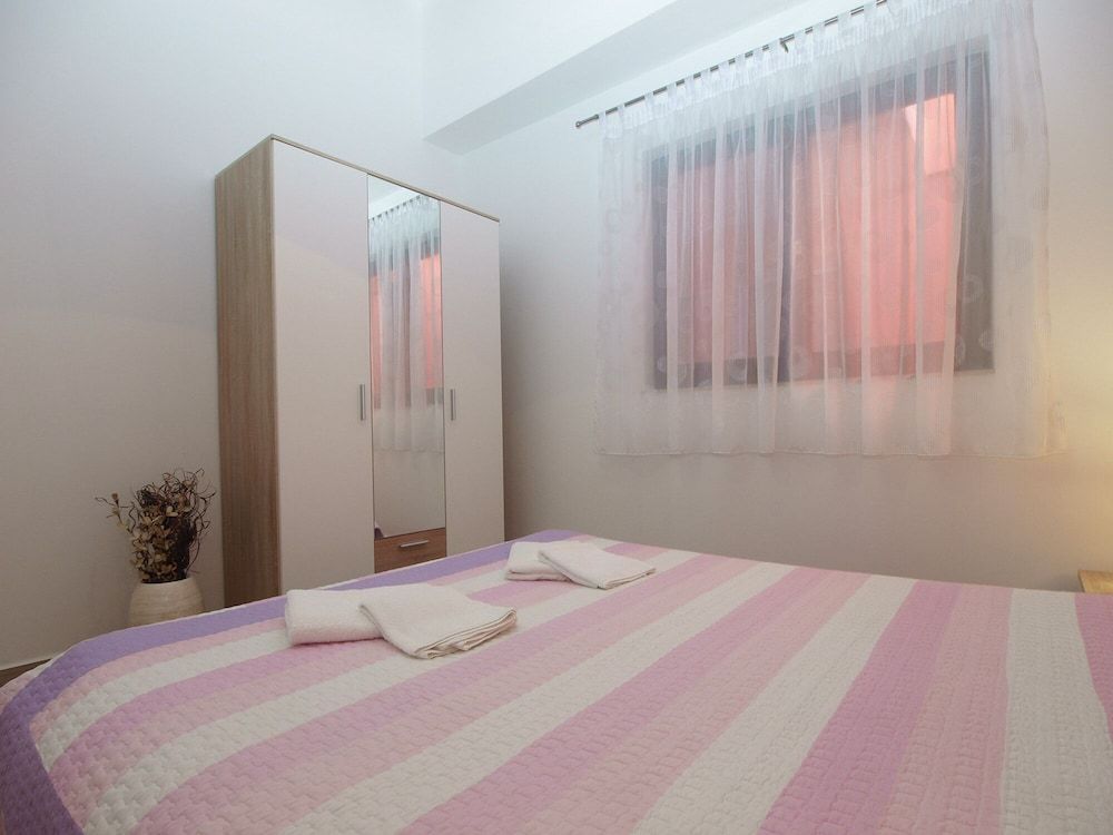 Apartment, 1 Bedroom (898/2091)