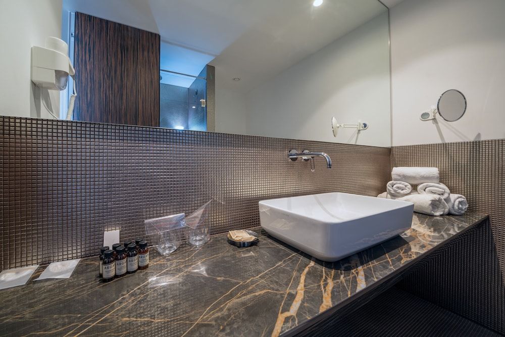 Hotel Bellevue - Superior City Hotel Classic Room, Courtyard View 4