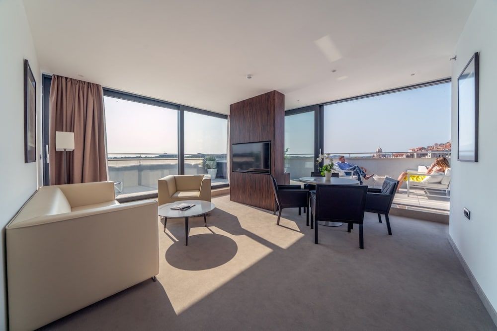 Hotel Bellevue - Superior City Hotel Presidential Suite, 2 Bedrooms, Sea View 5