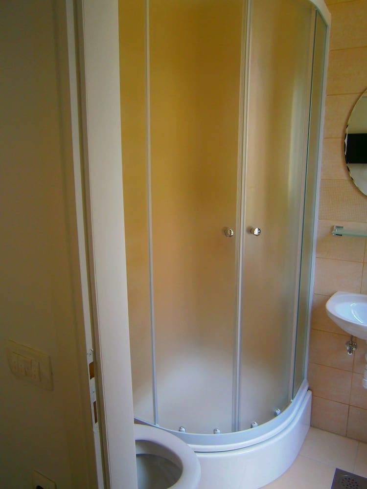 Apartments and Rooms Djanovic Quadruple Room 5