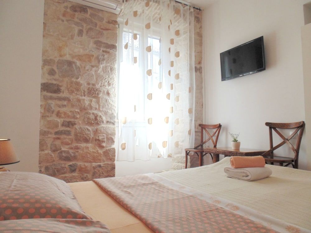 Apartments and Rooms Djanovic Double Room, Garden View 2