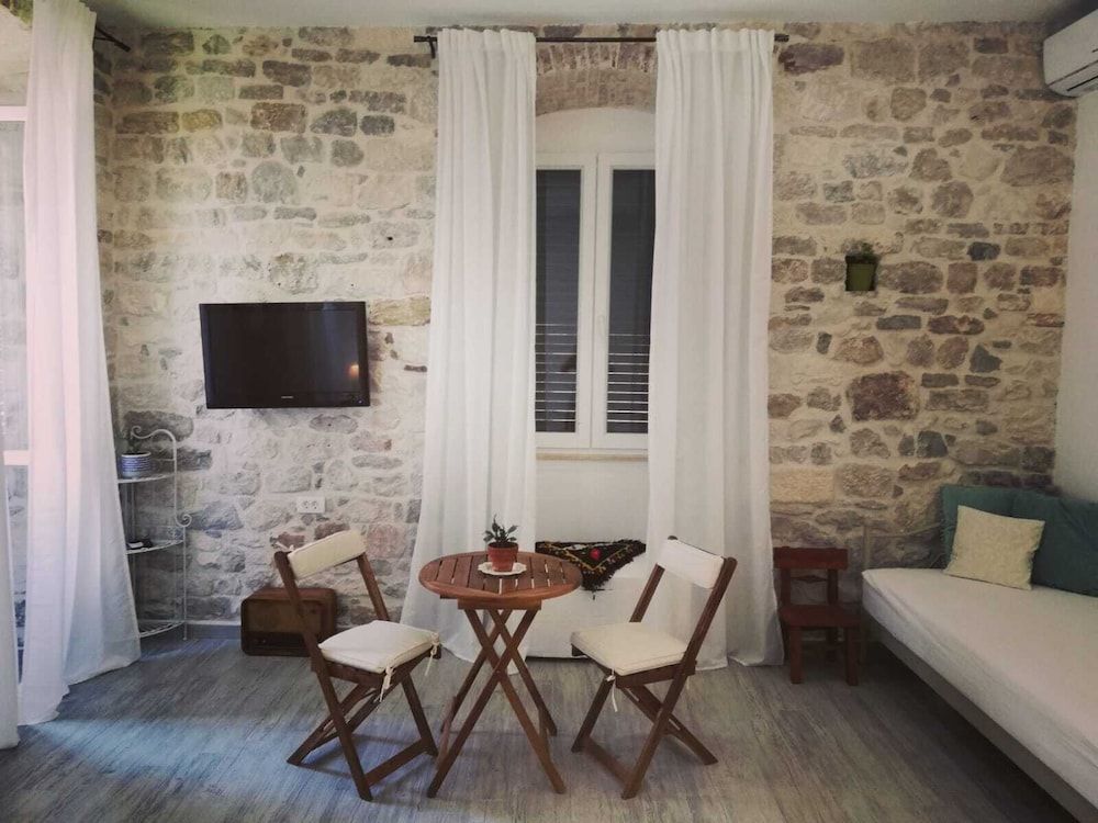 Apartments and Rooms Djanovic Quadruple Room 4